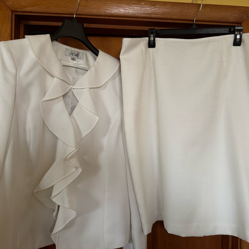 White ruffle suit